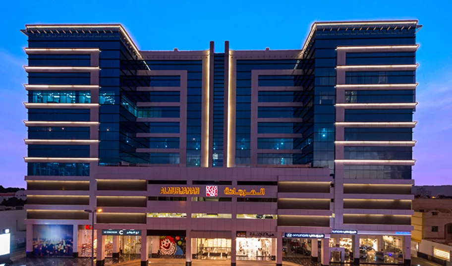 Al Murjanah Tower stands out with its sleek glass exterior, offering Servcorp clients a prestigious business address in the heart of Jeddah.